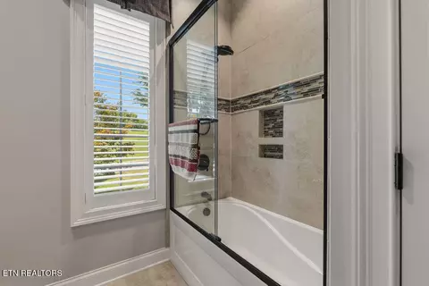 Bath - 105 Breakers Dr, Vonore, TN 37885 photo 2 of 5