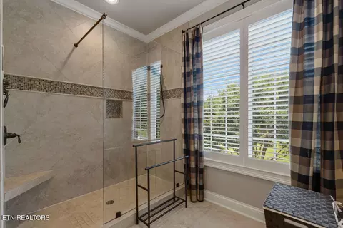 Bath - 105 Breakers Dr, Vonore, TN 37885 photo 4 of 5