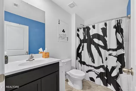 Bath - 1233 Cole Dr, Jefferson City, TN 37760 photo 1 of 3