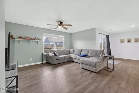 Living - 1233 Cole Dr, Jefferson City, TN 37760 photo 1 of 1