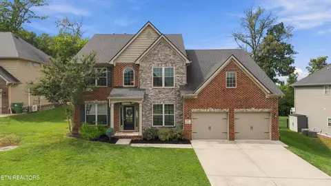 807 Brookwood Ln, Maryville, TN 37801