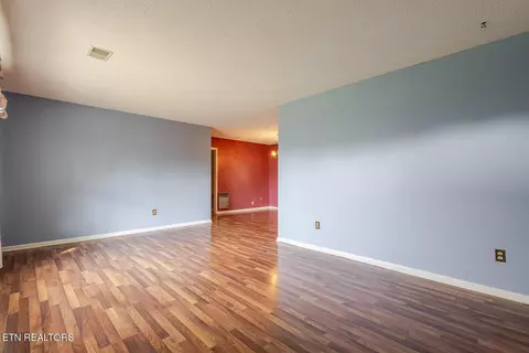 Living - 7411 Munsey Rd, Corryton, TN 37721 photo 2 of 6