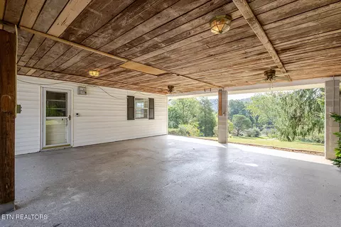 Exterior - 7411 Munsey Rd, Corryton, TN 37721 photo 6 of 7