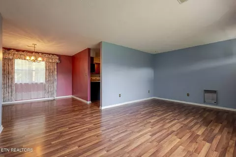 Living - 7411 Munsey Rd, Corryton, TN 37721 photo 3 of 6