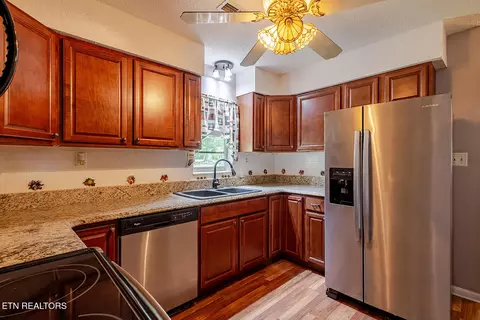 Kitchen - 7411 Munsey Rd, Corryton, TN 37721 photo 4 of 5