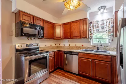 Kitchen - 7411 Munsey Rd, Corryton, TN 37721 photo 3 of 5