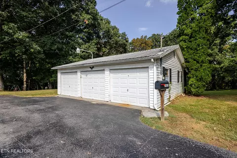 Exterior - 7411 Munsey Rd, Corryton, TN 37721 photo 3 of 7