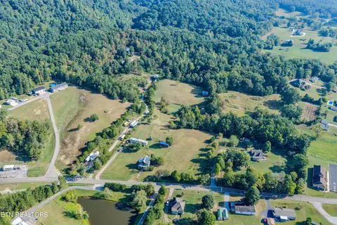 View/Area - 3318 Roberts Rd, Corryton, TN 37721 photo 7 of 10