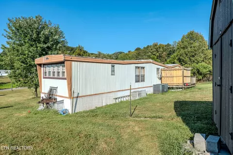 Exterior - 3318 Roberts Rd, Corryton, TN 37721 photo 2 of 4