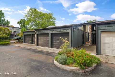 1903 Cherokee Bluff Dr, Knoxville, TN 37920