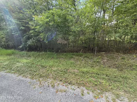 4027 Desoto Dr, Crossville, TN 38572