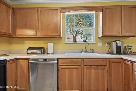 Kitchen - 213 Nicely Tr, Powell, TN 37849 photo 3 of 3