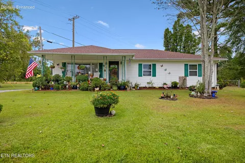 701 Sycamore Ln, Oliver Springs, TN 37840