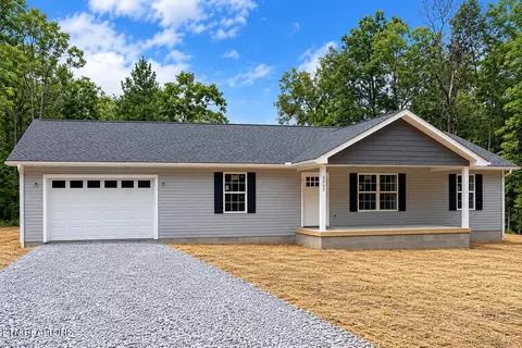 4005 Yellow Knife Dr, Crossville, TN 38572