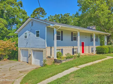2955 W Hills Dr, Maryville, TN 37803