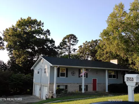 2955 W Hills Dr, Maryville, TN 37803