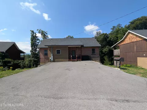 714 Old Ridge Rd, Gatlinburg, TN 37738