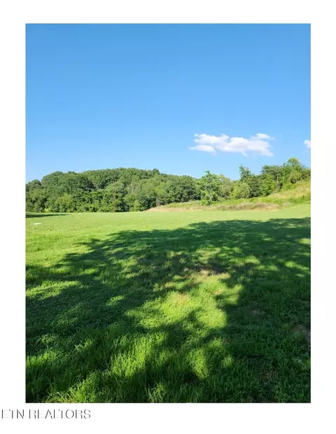 215 Red Row Rd, Johnson City, TN 37601