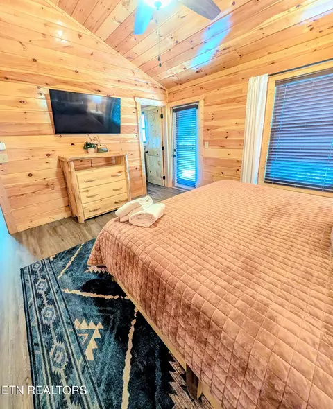 Bedroom - 2152 E View Dr, Sevierville, TN 37876 photo 8 of 12