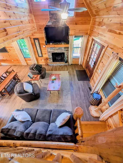 Living - 2152 E View Dr, Sevierville, TN 37876 photo 2 of 5