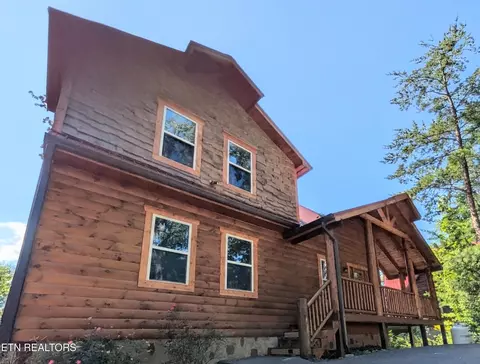Exterior - 2152 E View Dr, Sevierville, TN 37876 photo 2 of 16