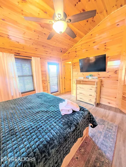 Bedroom - 2152 E View Dr, Sevierville, TN 37876 photo 6 of 12