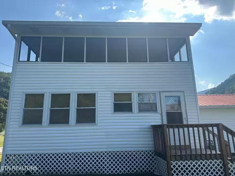 321 Willow Ln, Rocky Top, TN 37769