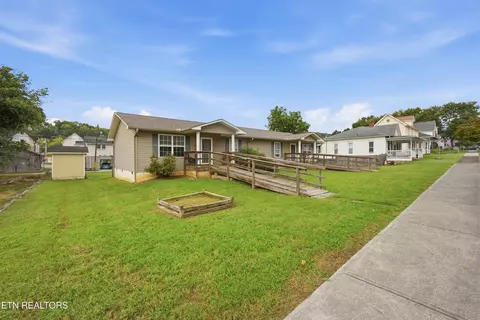 309 Carter Ave, Harriman, TN 37748