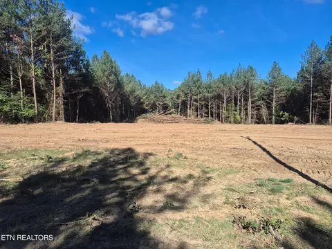 Whispering Pines Ln, Crossville, TN 38572