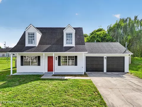 2319 Crestpark Rd, Knoxville, TN 37912
