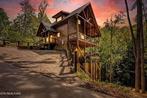 2793 Dogwood Loop Dr, Sevierville, TN 37876