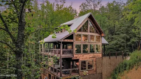2793 Dogwood Loop Dr, Sevierville, TN 37876