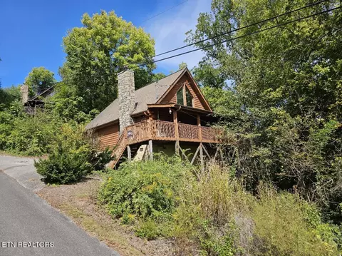 2205 Eagle Feather Dr, Sevierville, TN 37876