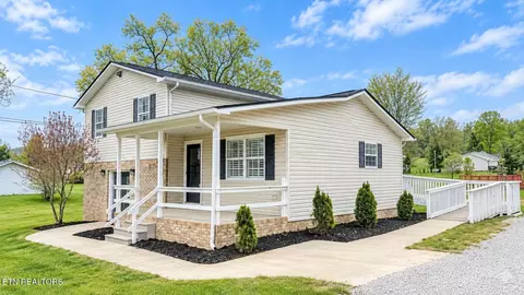 Exterior - 724 W 3rd Ave, Oneida, TN 37841 photo 2 of 5