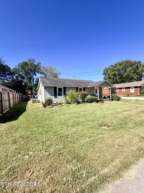 500 Cherokee Ave, Clinton, TN 37716