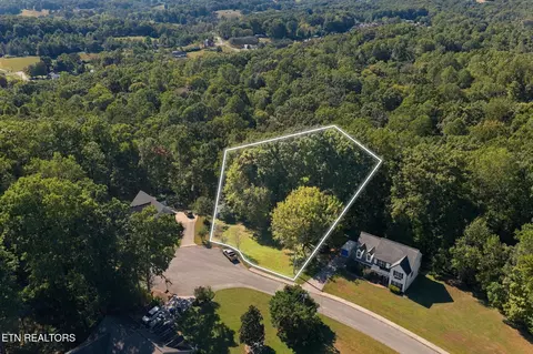 Ridgeway Court, Norris, TN 37828