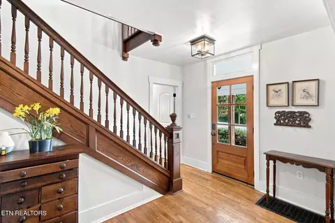 Entry Way - 1905 Spring St, Powell, TN 37849 photo 1 of 4