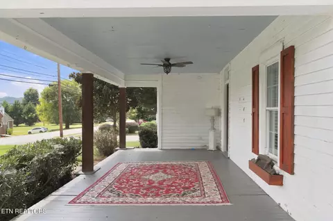 Exterior - 1905 Spring St, Powell, TN 37849 photo 2 of 5