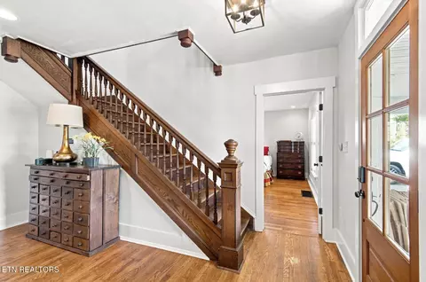 Entry Way - 1905 Spring St, Powell, TN 37849 photo 3 of 4