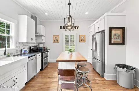 Kitchen - 1905 Spring St, Powell, TN 37849 photo 1 of 6
