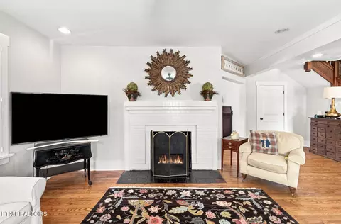 Living - 1905 Spring St, Powell, TN 37849 photo 2 of 2