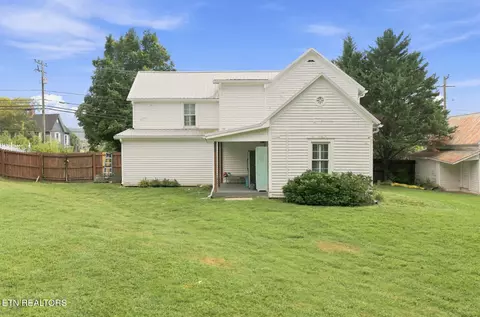 Exterior - 1905 Spring St, Powell, TN 37849 photo 4 of 5