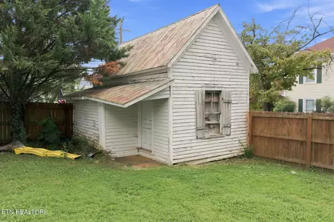 Exterior - 1905 Spring St, Powell, TN 37849 photo 5 of 5