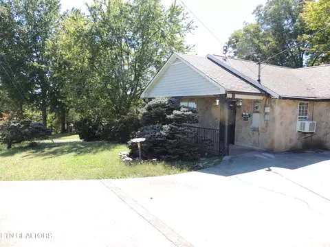 Exterior - 8325 Sharp Rd, Powell, TN 37849 photo 2 of 14