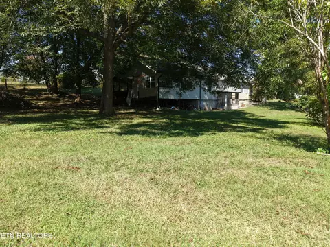 Exterior - 8325 Sharp Rd, Powell, TN 37849 photo 10 of 14