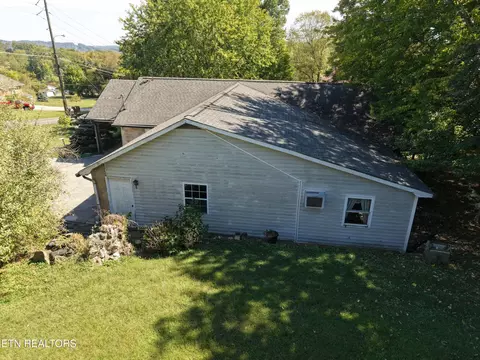 Exterior - 8325 Sharp Rd, Powell, TN 37849 photo 13 of 14
