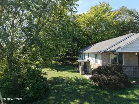 Exterior - 8325 Sharp Rd, Powell, TN 37849 photo 7 of 14