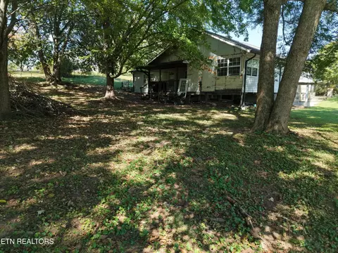 Exterior - 8325 Sharp Rd, Powell, TN 37849 photo 11 of 14