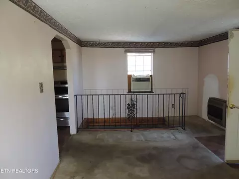 Living - 8325 Sharp Rd, Powell, TN 37849 photo 1 of 7