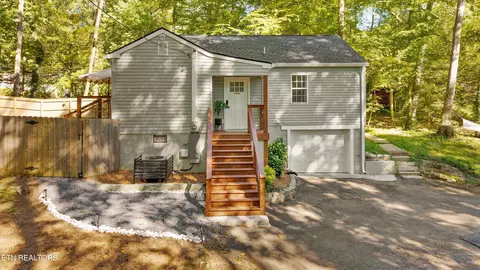 209 Maple Loop Rd, Knoxville, TN 37920